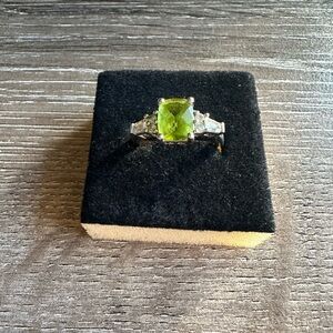 Elegant SUN 925 Sterling Silver and Green Peridot Gemstone Ring size 7